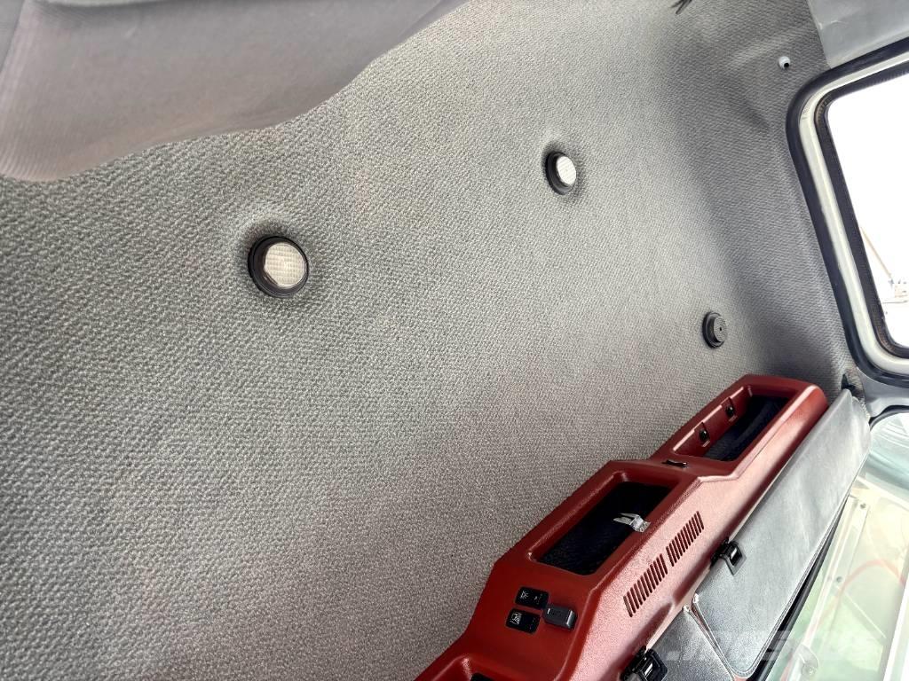 Mack CHU 613 Pagalbos kelyje automobiliai