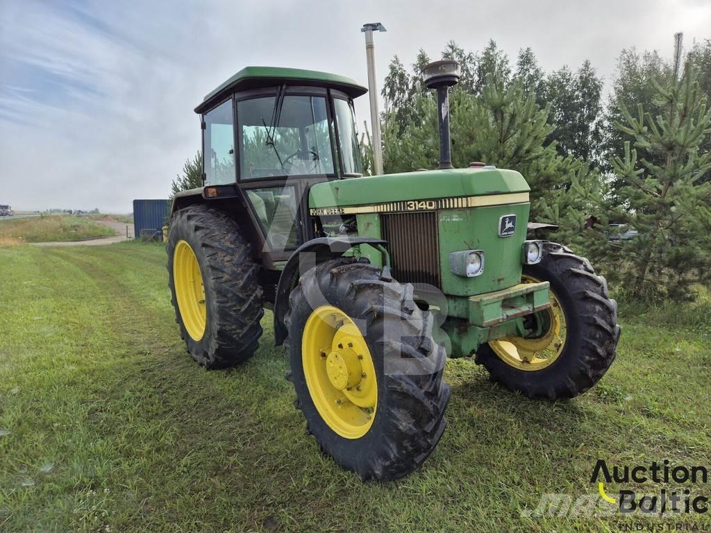 John Deere MFWD Traktoriai