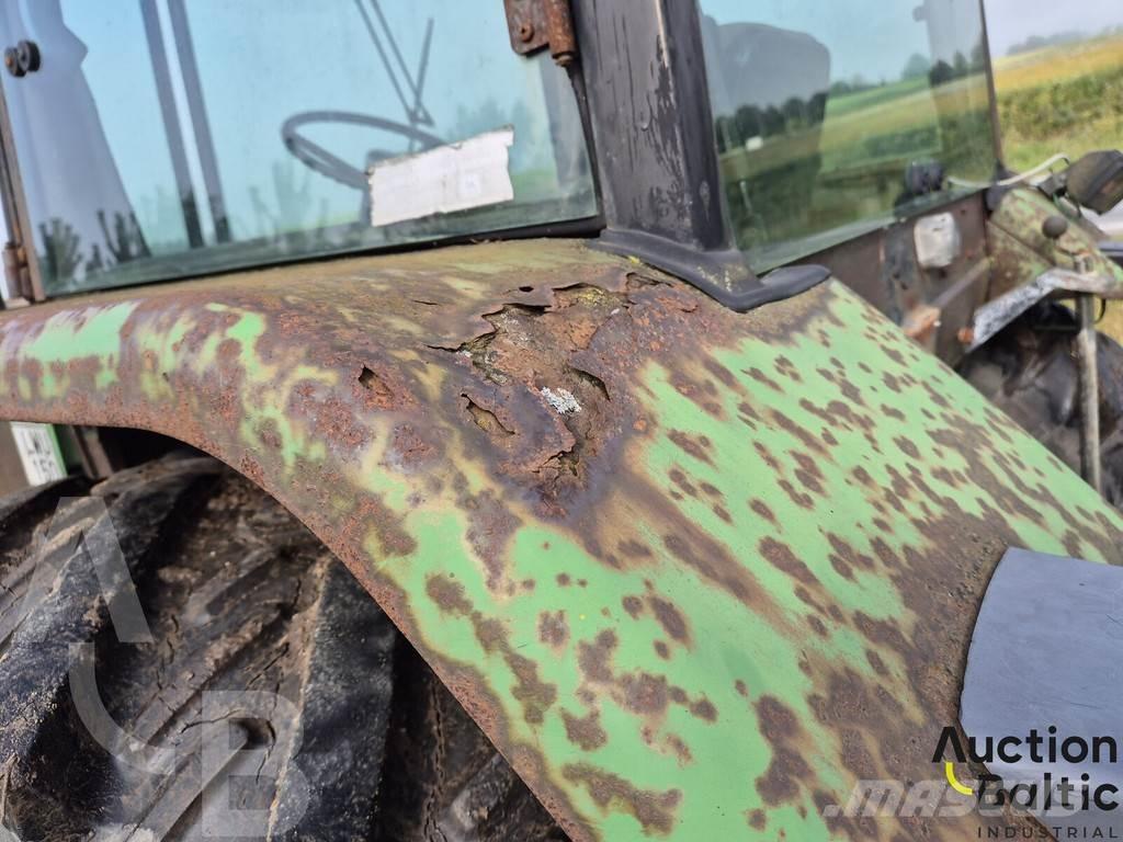 John Deere MFWD Traktoriai