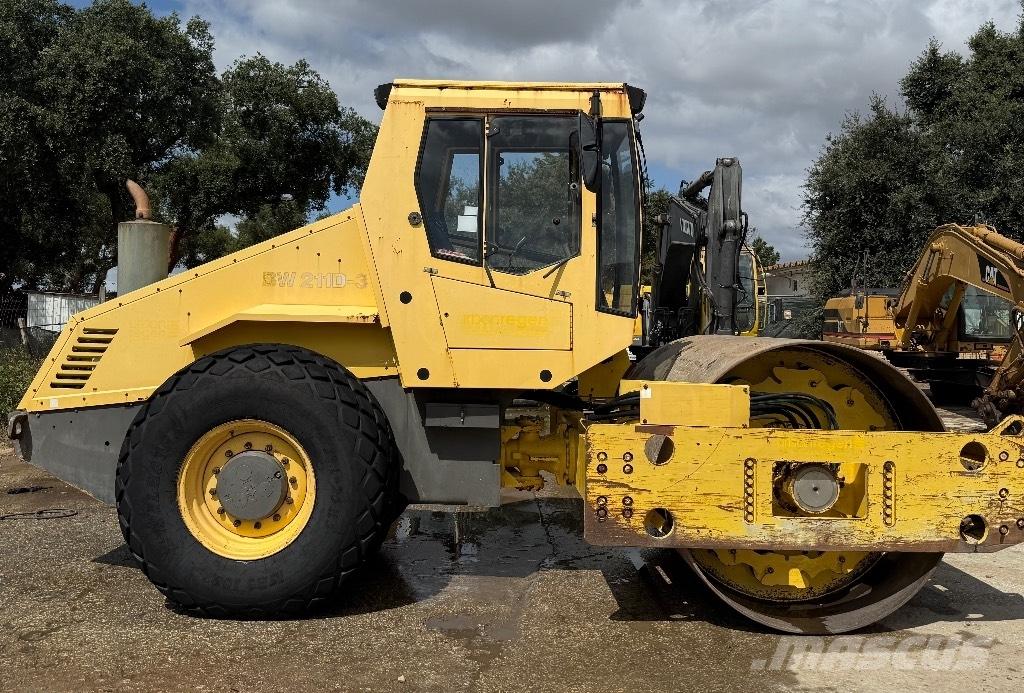 Bomag BW 211 D-3 Porinių būgnų volai