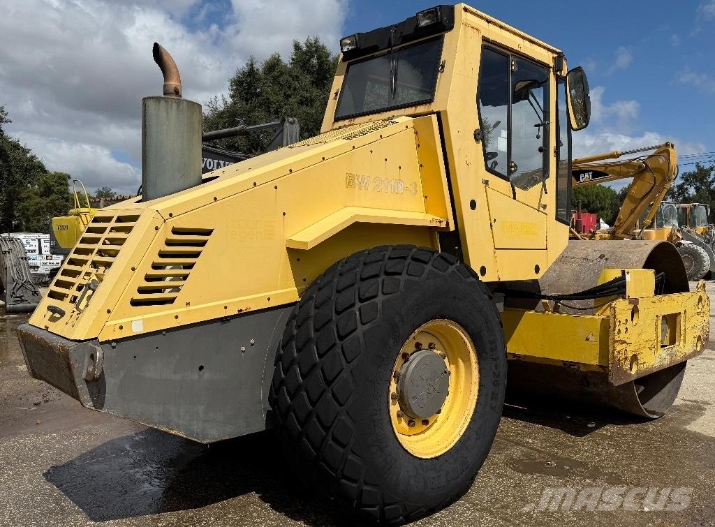 Bomag BW 211 D-3 Porinių būgnų volai