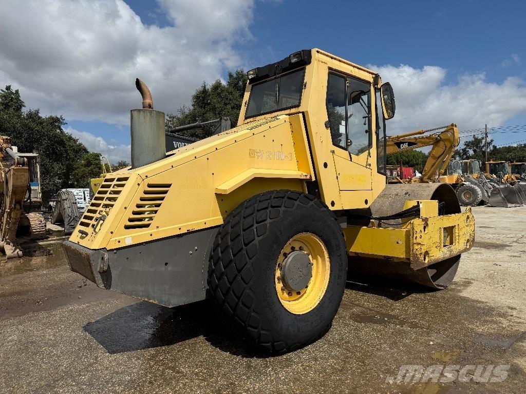 Bomag BW 211 D-3 Porinių būgnų volai