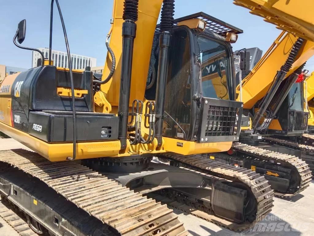 CAT 320 Vikšriniai ekskavatoriai
