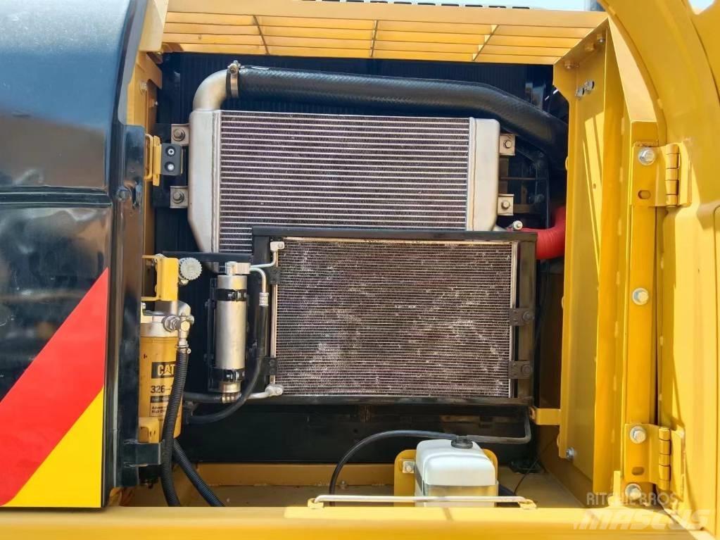 CAT 320 Vikšriniai ekskavatoriai