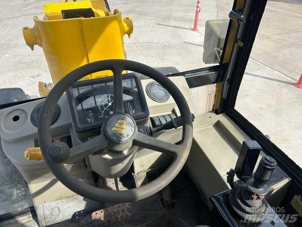 JCB 409 Teleskopiniai krautuvai žemės ūkiui