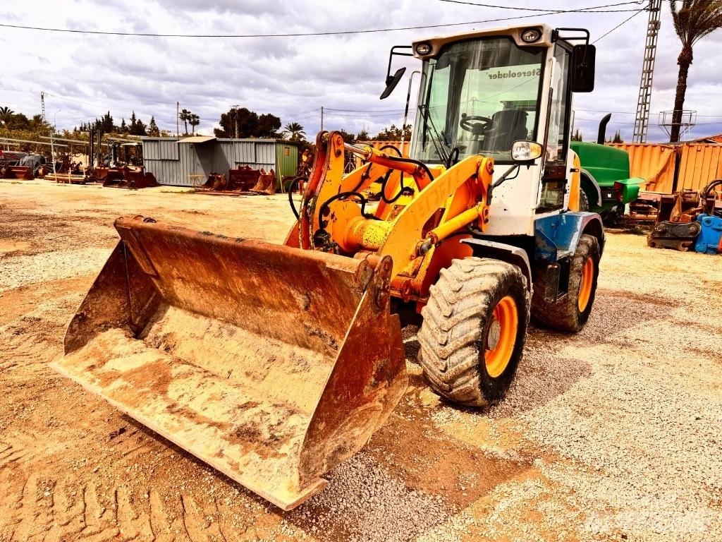 Liebherr L 507 Naudoti ratiniai krautuvai