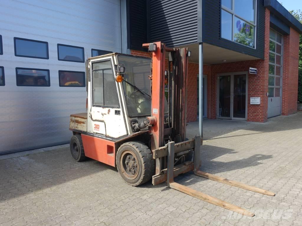Nissan EGH02 A 30 U Dyzeliniai krautuvai