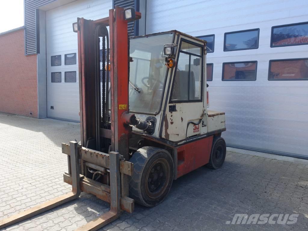 Nissan EGH02 A 30 U Dyzeliniai krautuvai