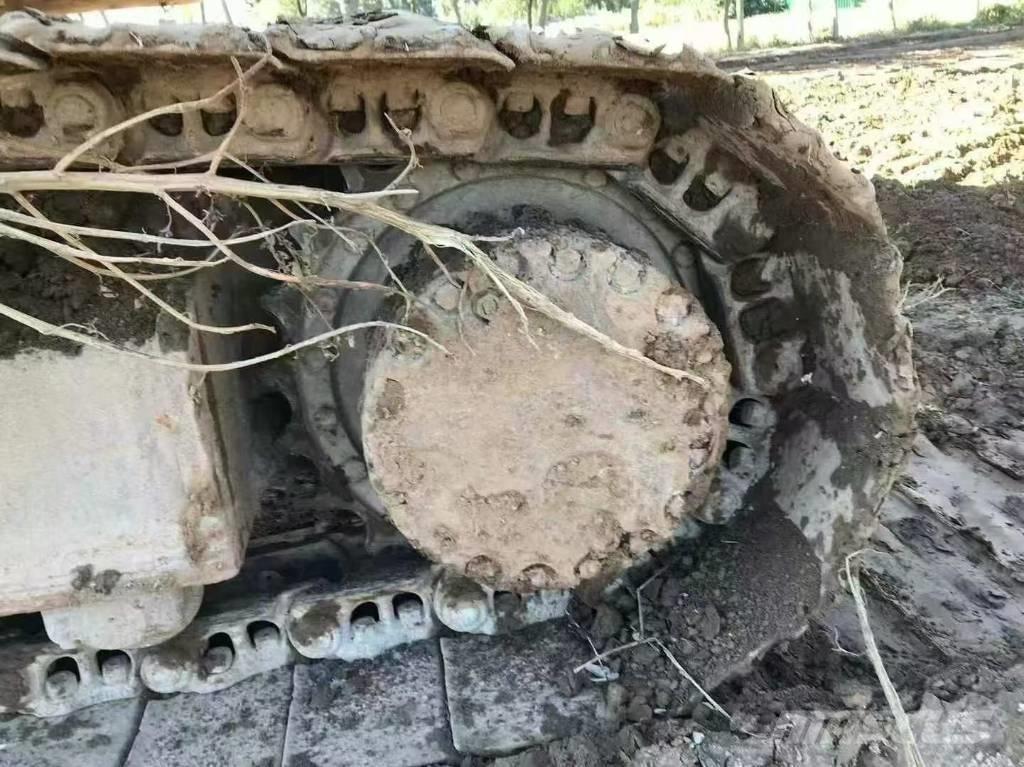 Komatsu PC 210 Vikšriniai ekskavatoriai