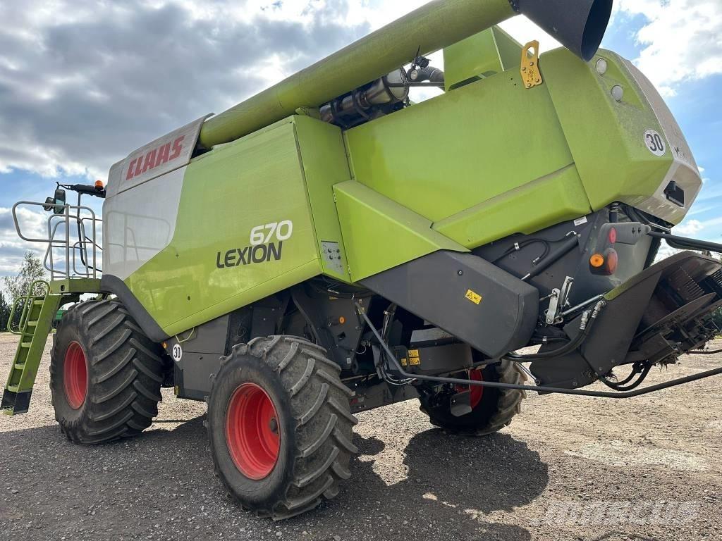 CLAAS Lexion 670 Derliaus nuėmimo kombainai