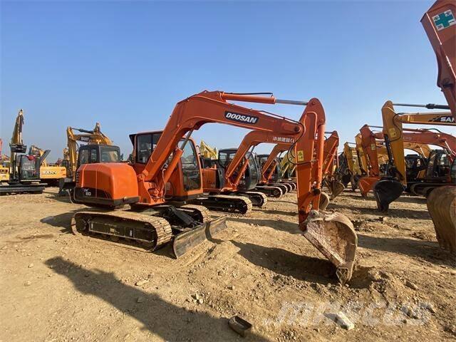Doosan DX80 Vidutinės galios ekskavatoriai 7-12 t