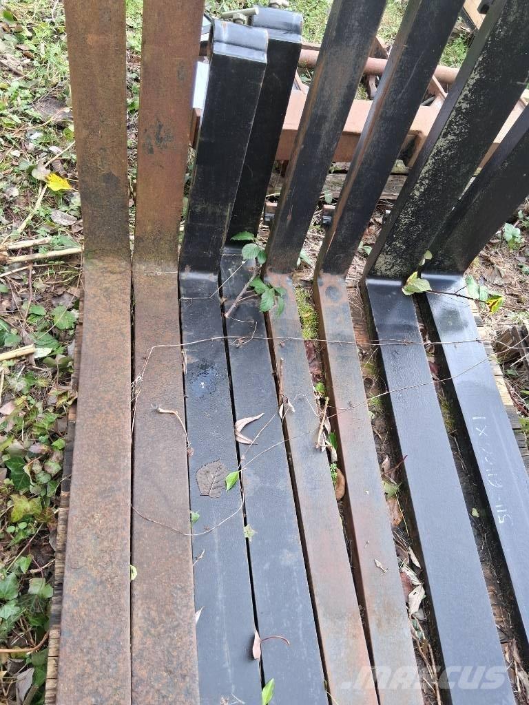 JCB Q FIT FORKS Kiti krovimo ir kasimo mechanizmai ir jų priedai