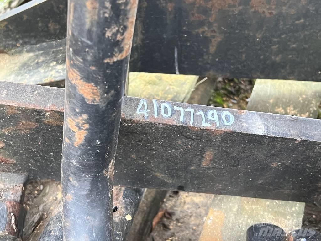 JCB Q FIT FORKS Kiti krovimo ir kasimo mechanizmai ir jų priedai