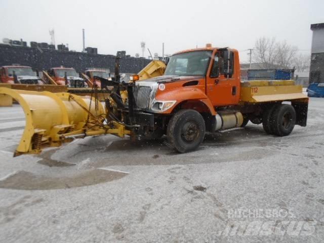 International 7400 Sniego peiliai ir valytuvai
