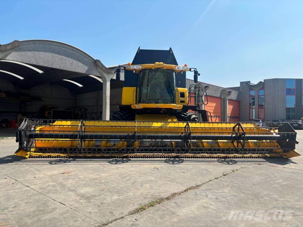 New Holland CR 9090 Derliaus nuėmimo kombainai