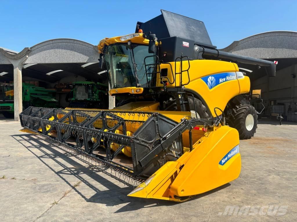 New Holland CR 9090 Derliaus nuėmimo kombainai