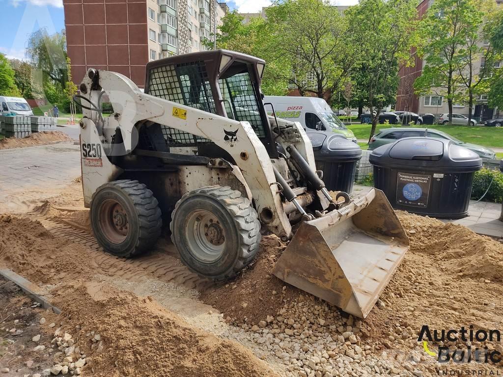 Bobcat S 250 Krautuvai su šoniniu pasukimu