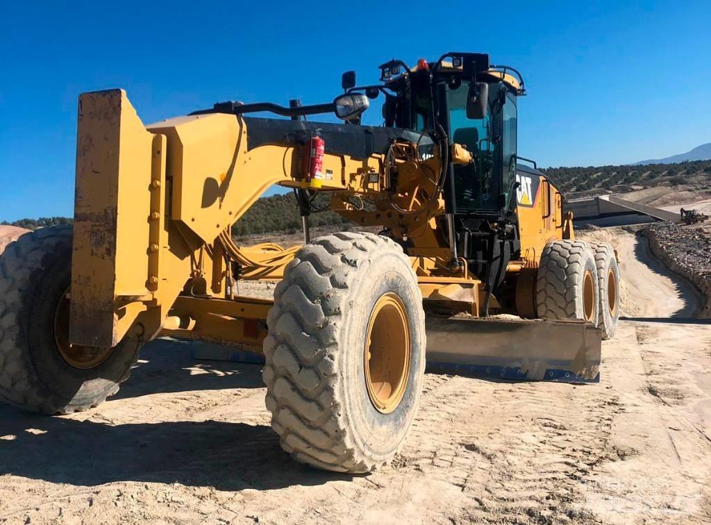 CAT 14 M Greideriai
