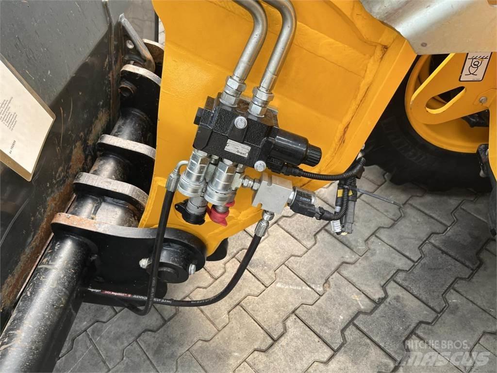 JCB 525-60 Hi Viz Teleskopiniai krautuvai žemės ūkiui