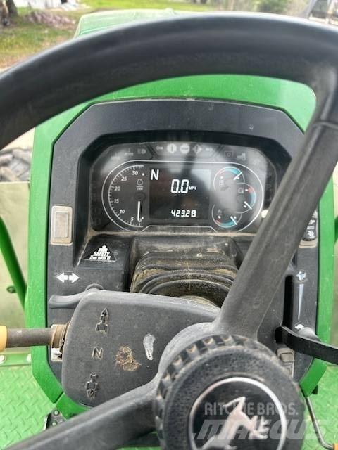 John Deere 6120 E Traktoriai