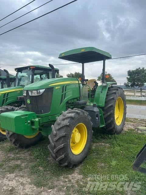 John Deere 6120 E Traktoriai