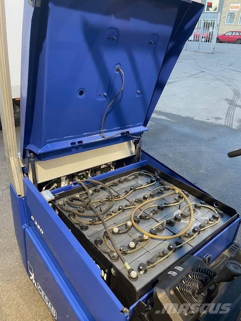 Cesab B320 Elektriniai šakiniai krautuvai