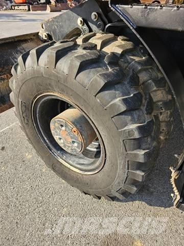 CAT M 318 F Ratiniai ekskavatoriai