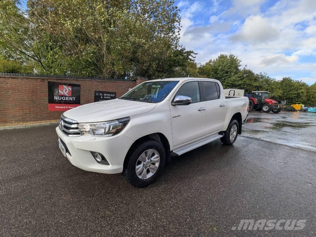 Toyota Hilux Pikapai / Bortiniai sunkvežimiai