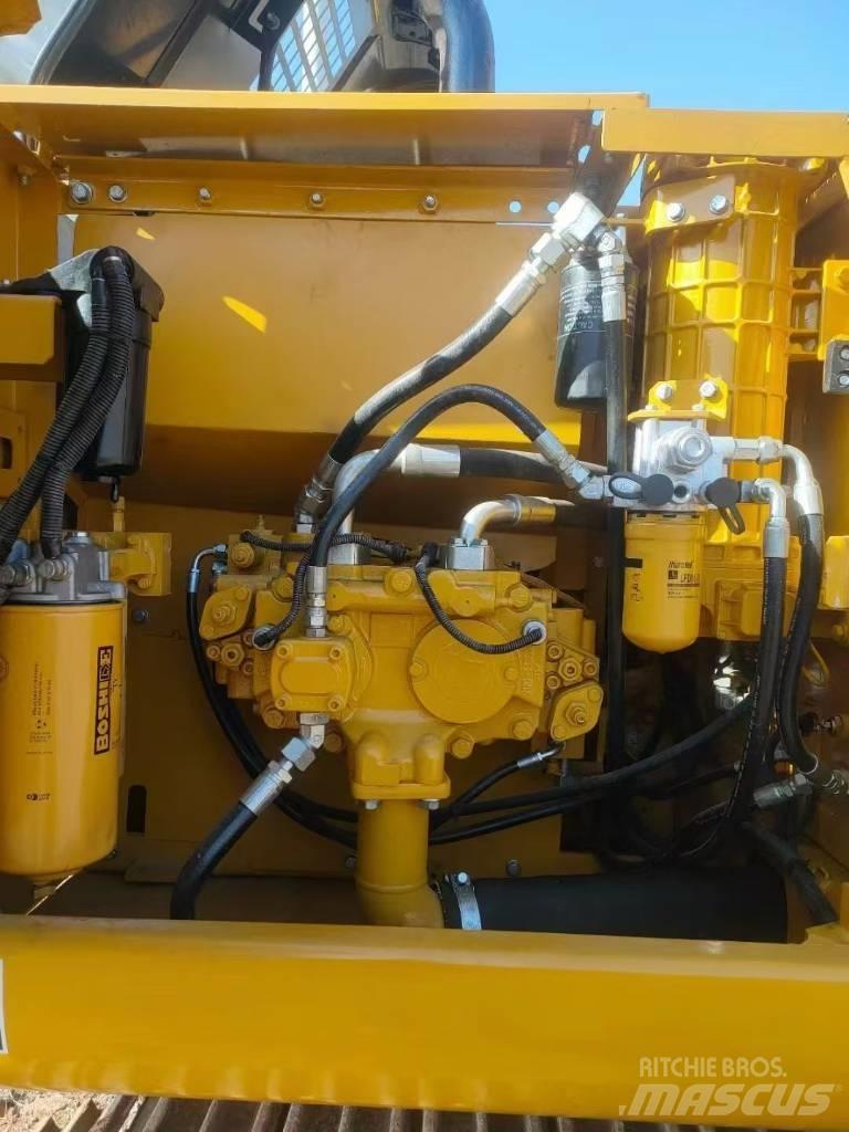 CAT 320D2L Vikšriniai ekskavatoriai