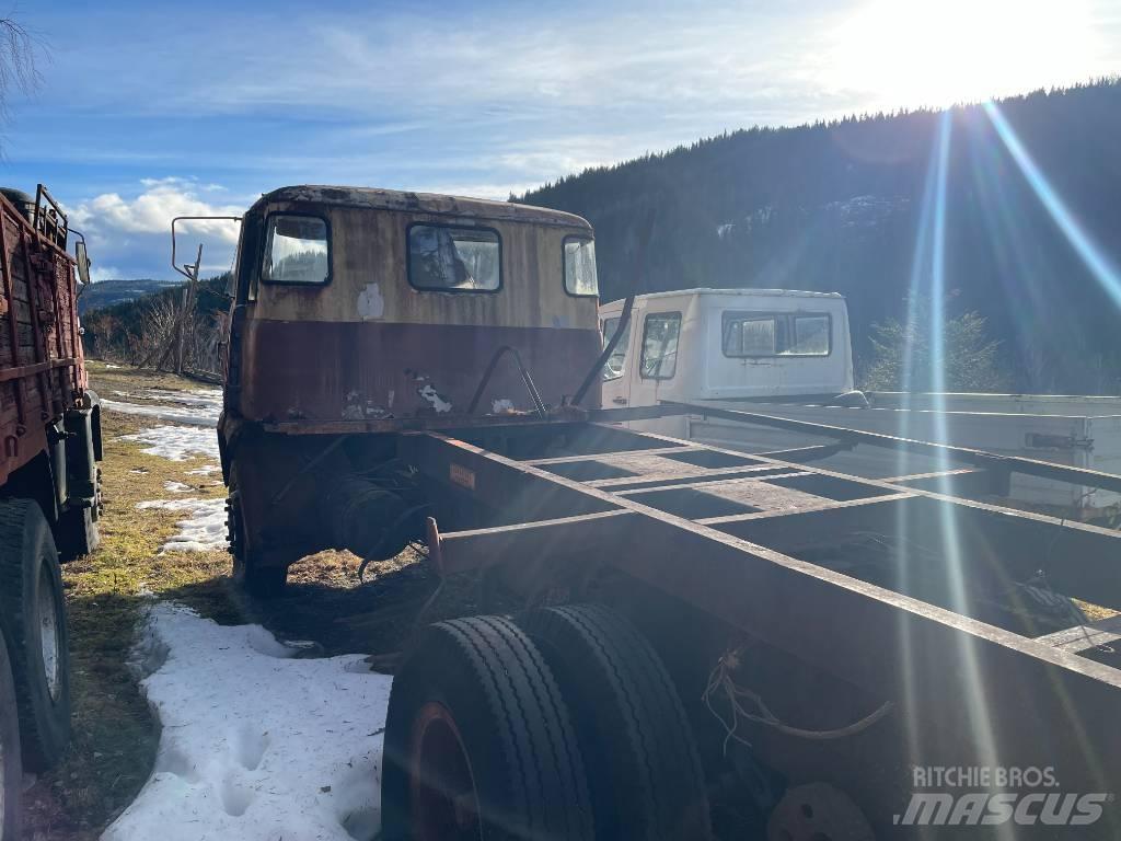 Scania LBS 76 Savivarčių priekabų vilkikai