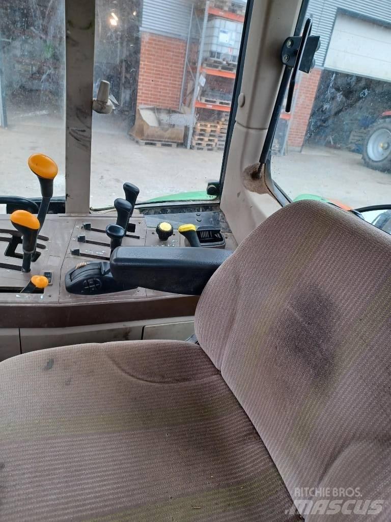 John Deere 6220 Traktoriai