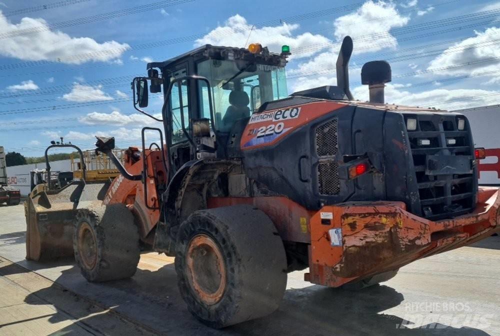 Hitachi ZW 220-6 Naudoti ratiniai krautuvai