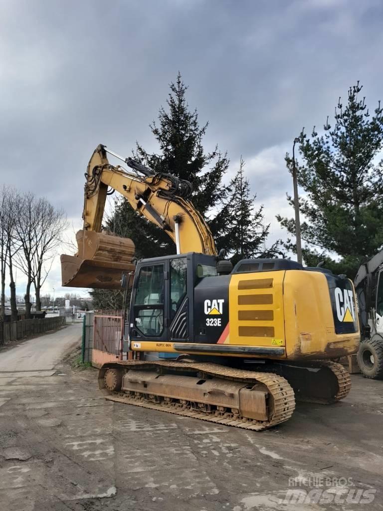 CAT 323 E Vikšriniai ekskavatoriai