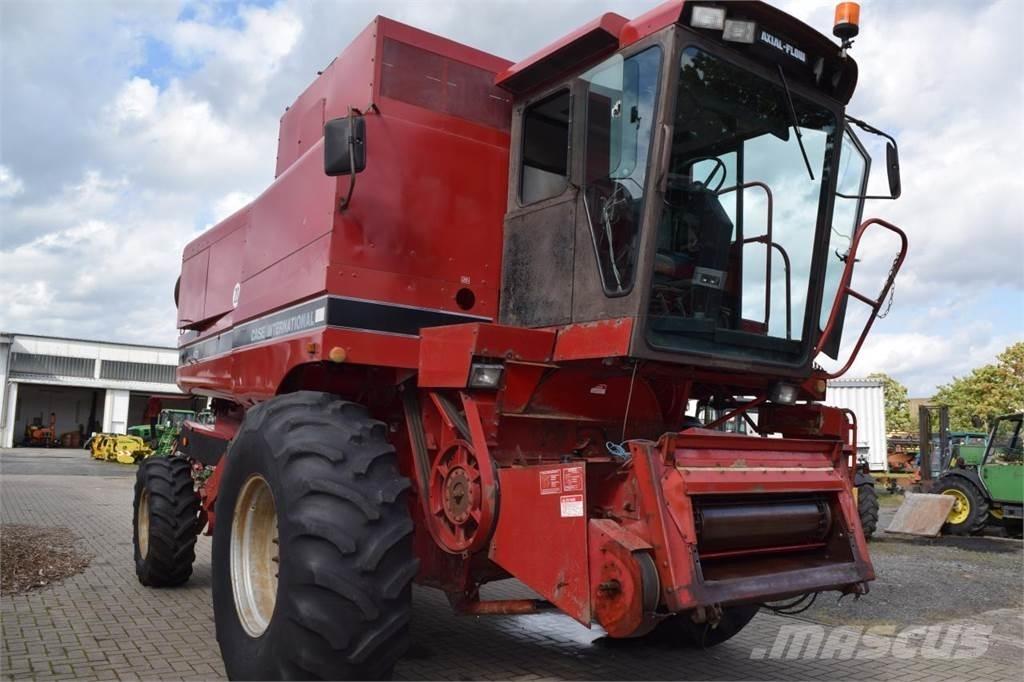 Case IH 1680 Axial Derliaus nuėmimo kombainai