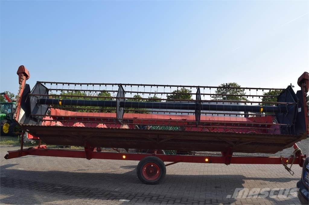 Case IH 1680 Axial Derliaus nuėmimo kombainai
