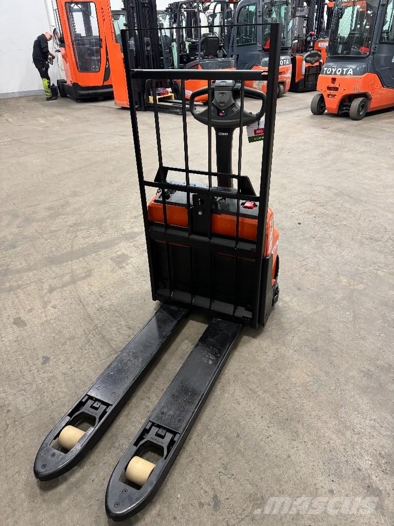 Toyota LWI160 Mažų aukščių keltuvai