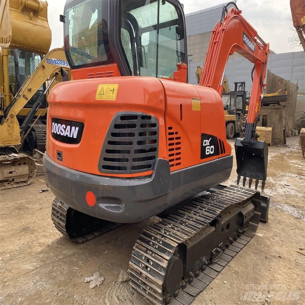Doosan DX 60 Vikšriniai ekskavatoriai