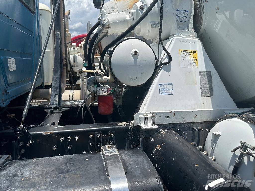 Mack GU 800 Kita
