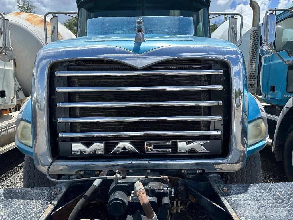 Mack GU 800 Kita