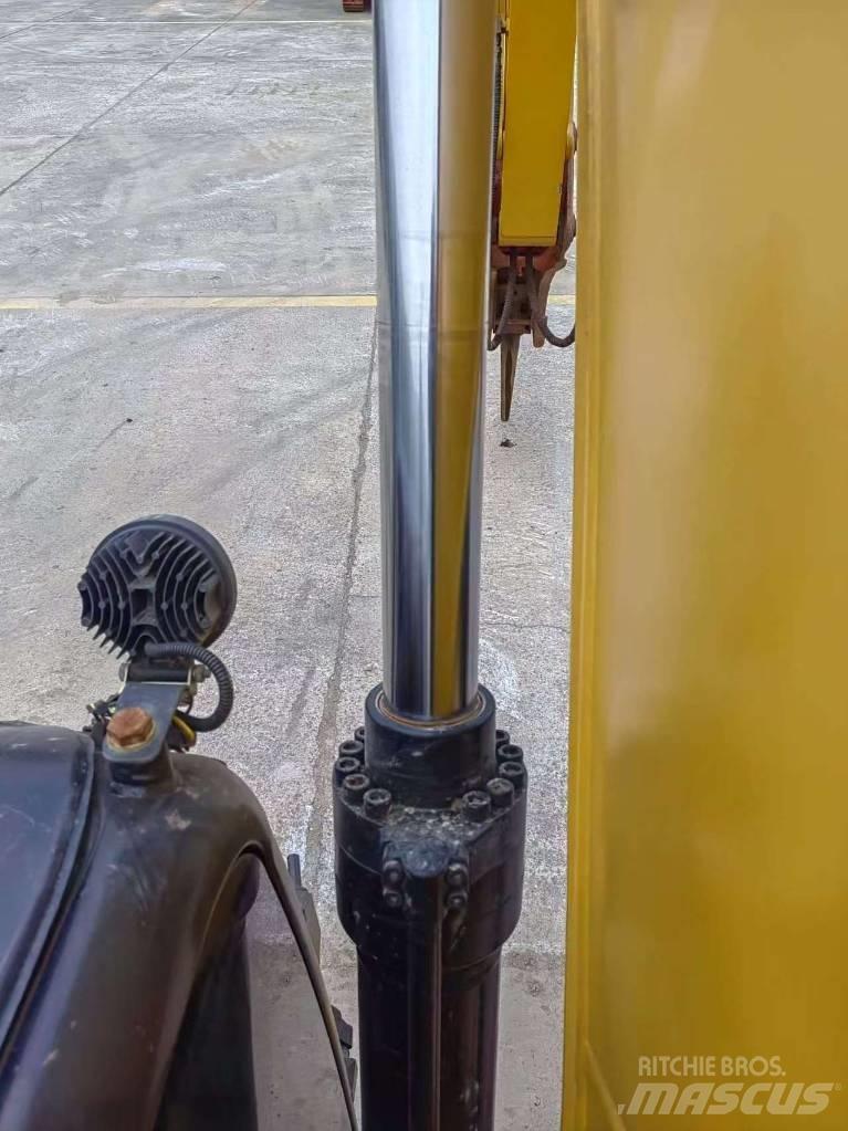 CAT CAT 323GX Vikšriniai ekskavatoriai