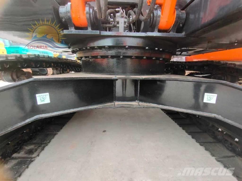 Hitachi ZX 200 Vikšriniai ekskavatoriai