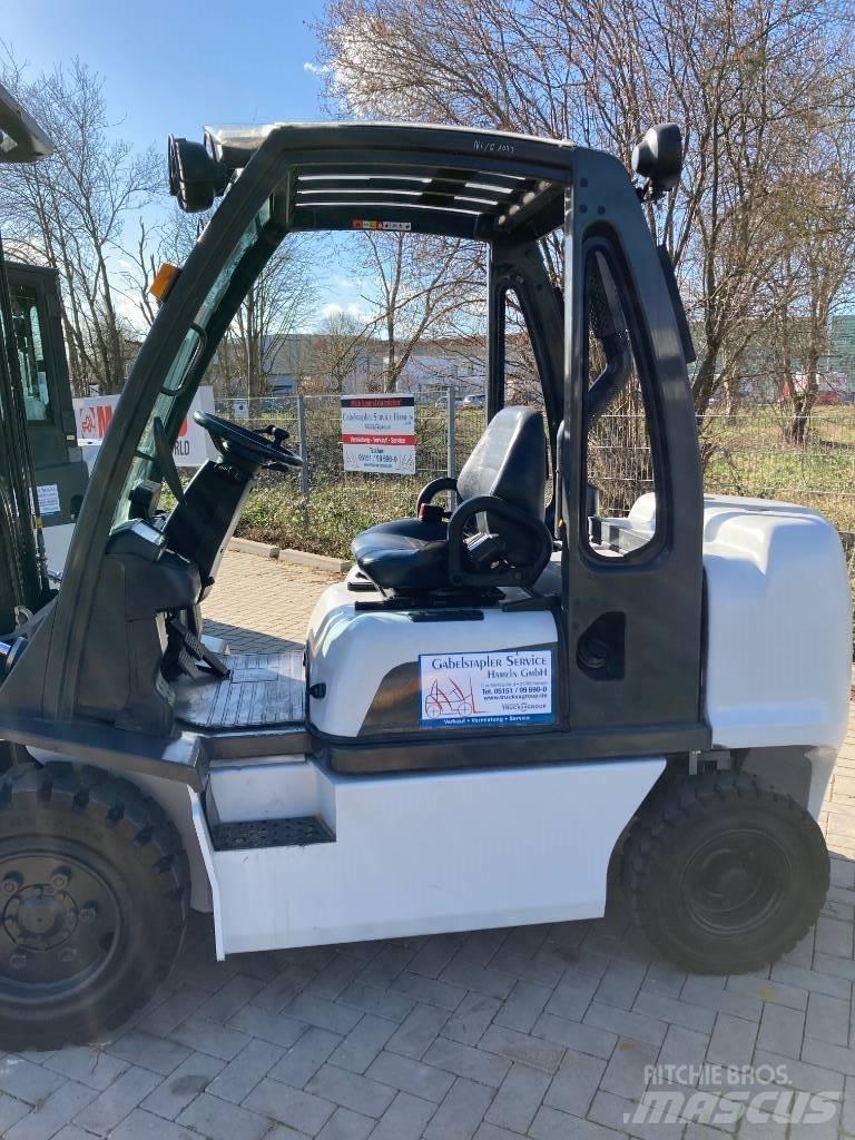 Nissan YG1D2A32Q Dyzeliniai krautuvai