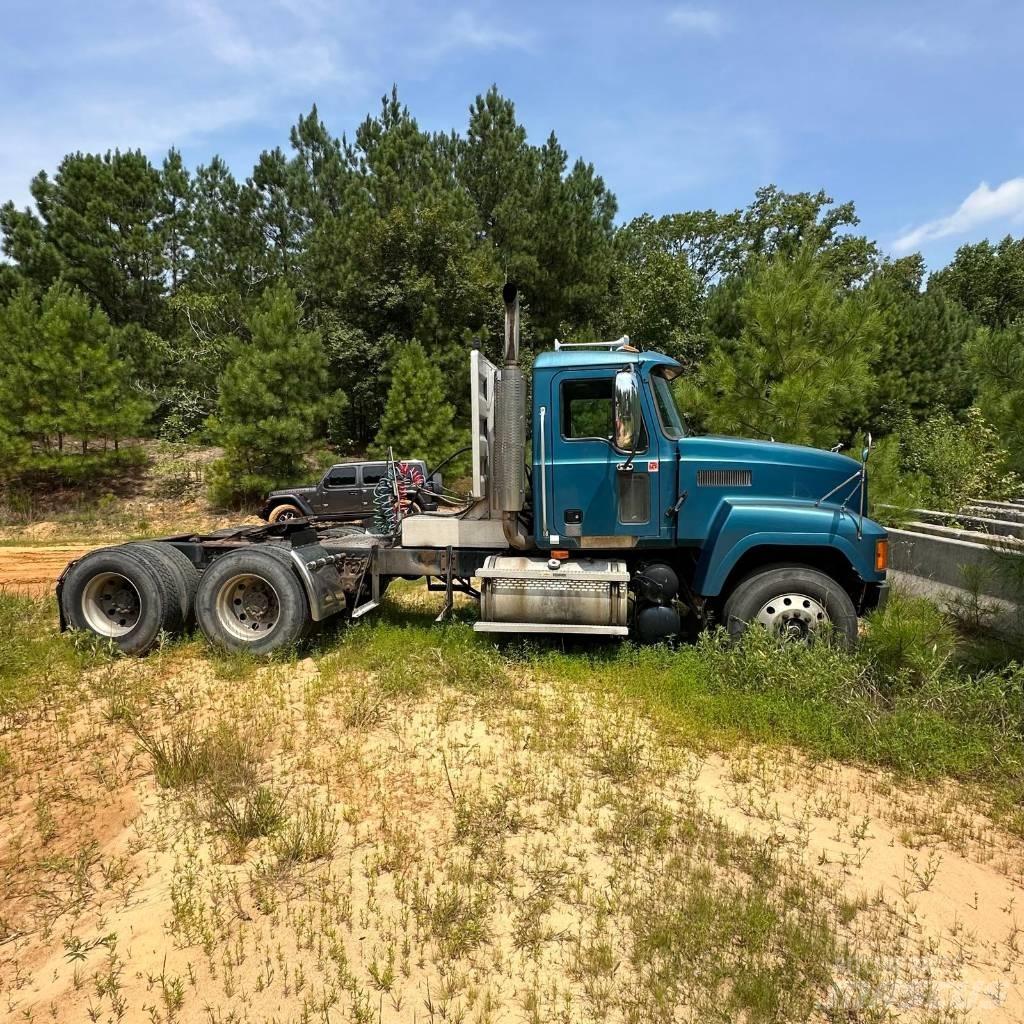 Mack CH 613 Naudoti vilkikai