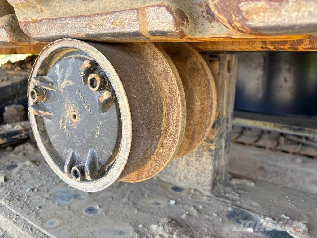 CAT 374 (On Transport) Vikšriniai ekskavatoriai