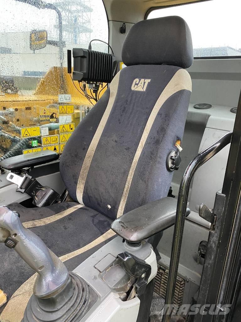 CAT 2020 Vikšriniai ekskavatoriai