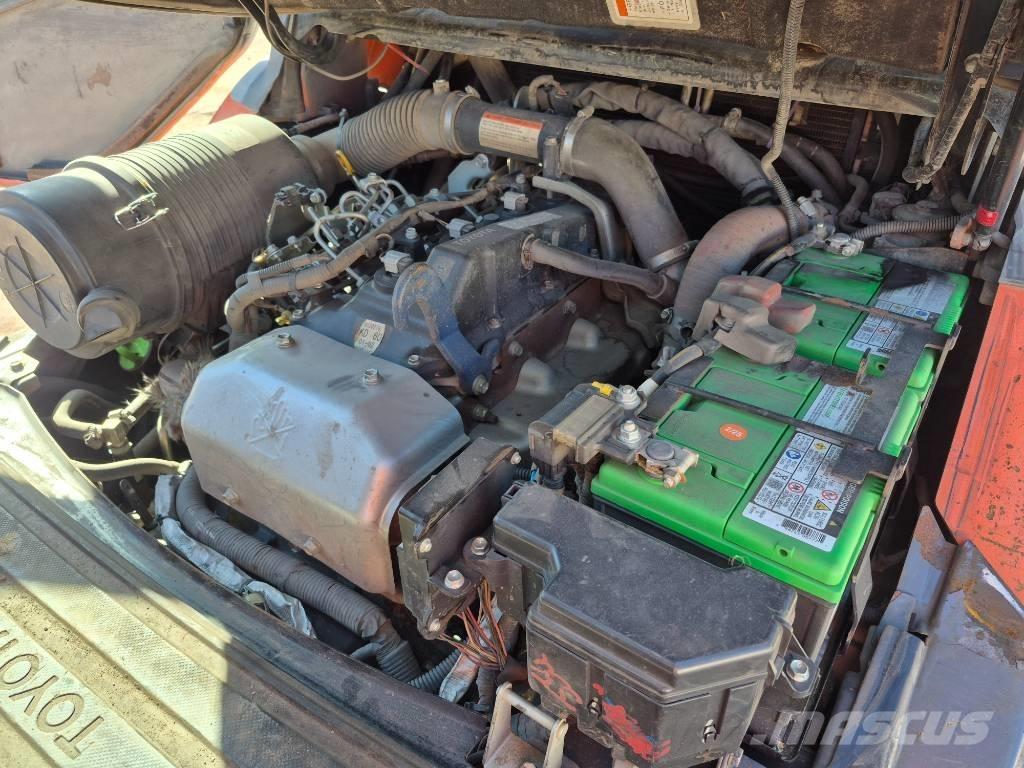 Toyota 8 FD 40 U Šakiniai krautuvai - Kita