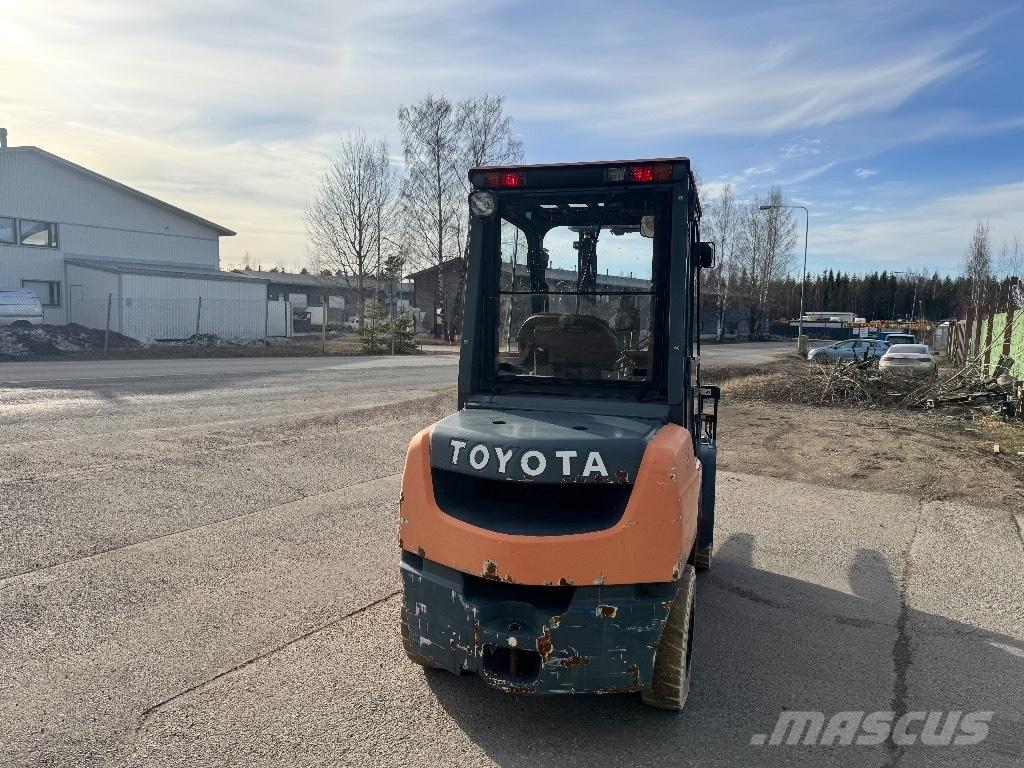 Toyota 02-8 FDF 30 Dyzeliniai krautuvai