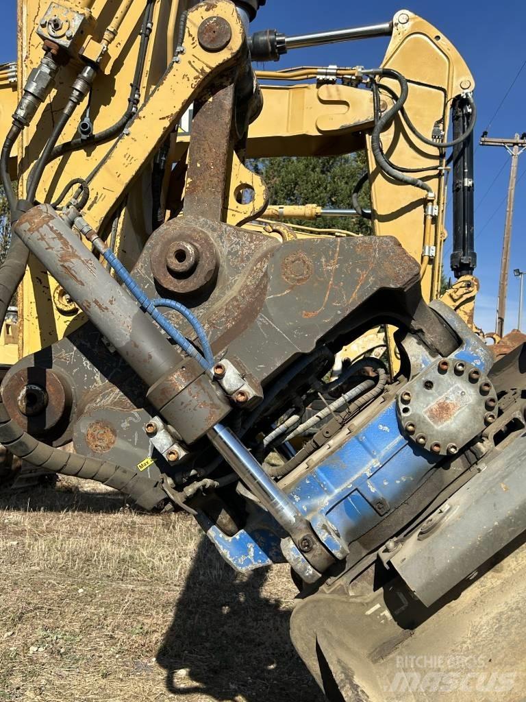 CAT 323 EL Vikšriniai ekskavatoriai