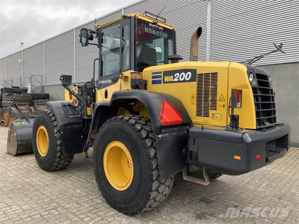 Komatsu WA200-7 Naudoti ratiniai krautuvai