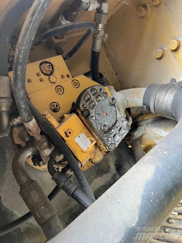CAT 211B Vikšriniai ekskavatoriai